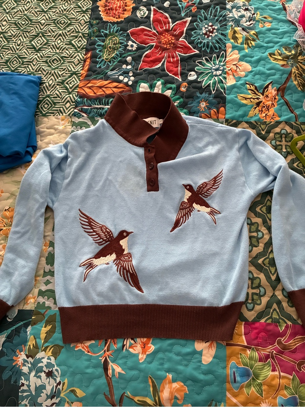 Oxknit women’s Light Blue and Brown Bird-Embroidered Sweater xs